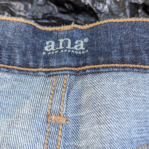 Women's Size 12 Jeans And Shorts Bundle - Picture 11 of 16